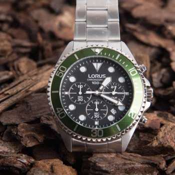 Orologio Lorus subaqueo con cronografo, cinturino in acciaio inox e ghiera verde