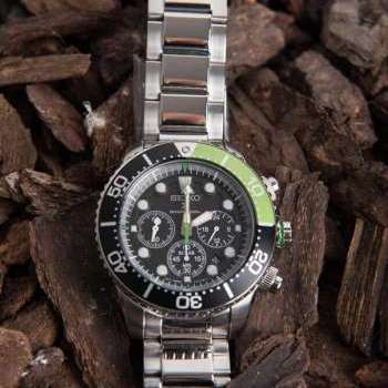 Orologio Seiko in acciaio inox con crongrafo e ghiera verde-nero